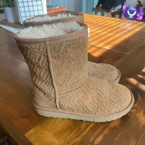 Big kids Uggs size 2 chestnut with rainbow writing